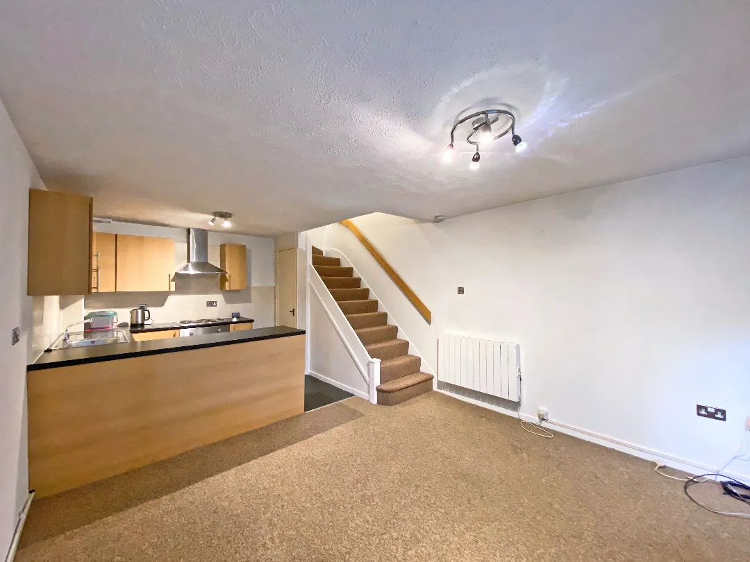 Dart Road, Farnborough, Hampshire, GU14 9PF, photo 3