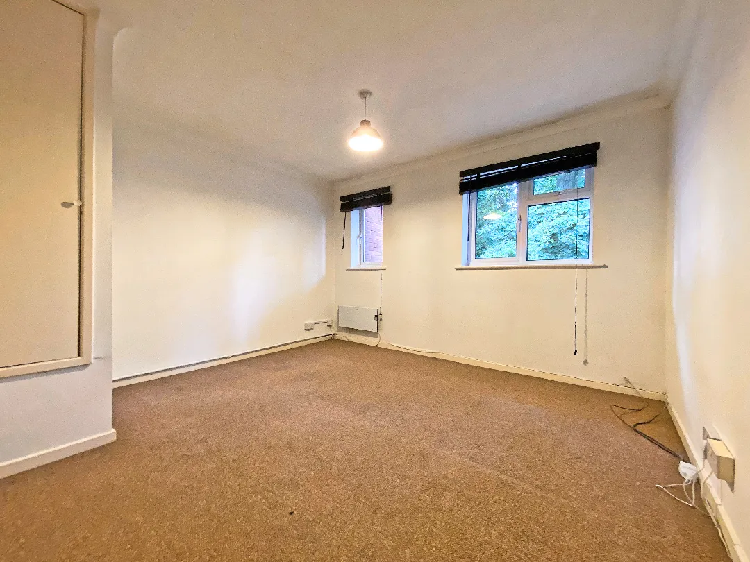 Dart Road, Farnborough, Hampshire, GU14 9PF, photo 5