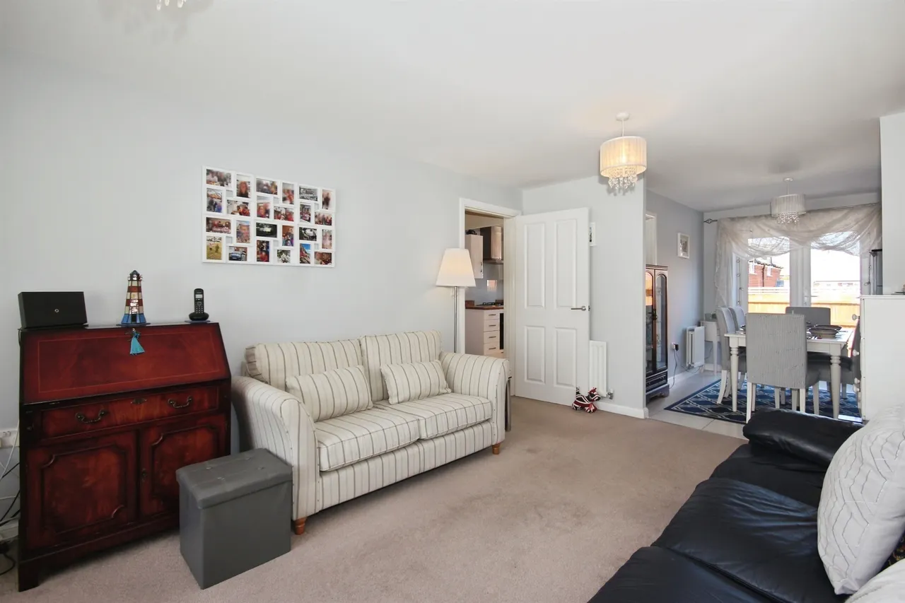 Hebe Way, Whitnash, Leamington Spa, photo 2