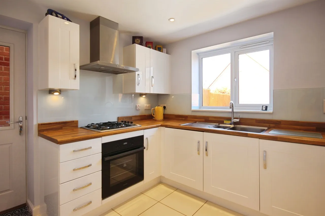 Hebe Way, Whitnash, Leamington Spa, photo 6