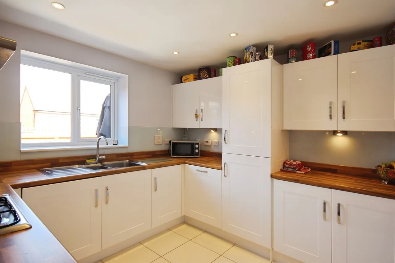Hebe Way, Whitnash, Leamington Spa, photo 5
