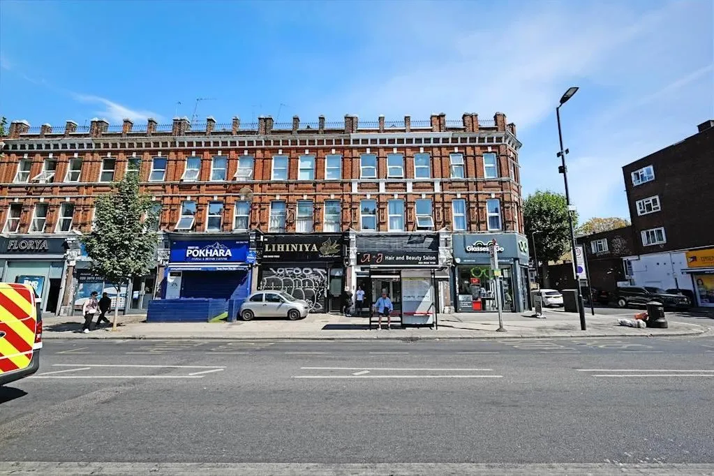 5 bed flat for sale — Cricklewood Broadway, London