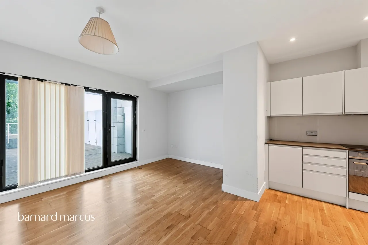 Staines Road West, Sunbury-On-Thames, TW16, photo 4