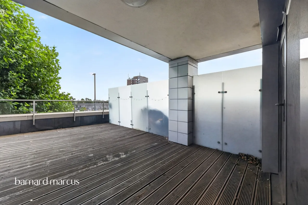Staines Road West, Sunbury-On-Thames, TW16, photo 8