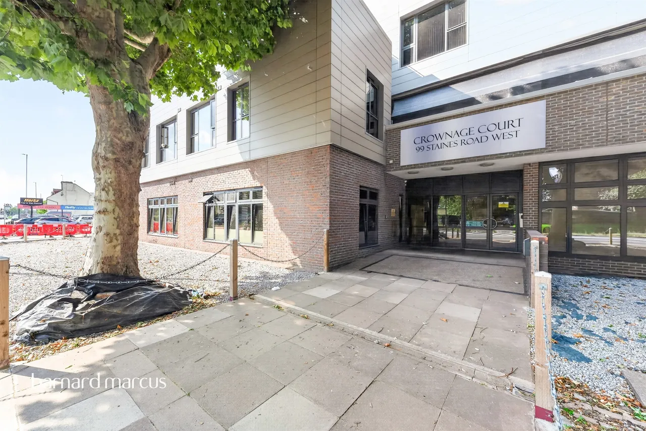Staines Road West, Sunbury-On-Thames, TW16, photo 9