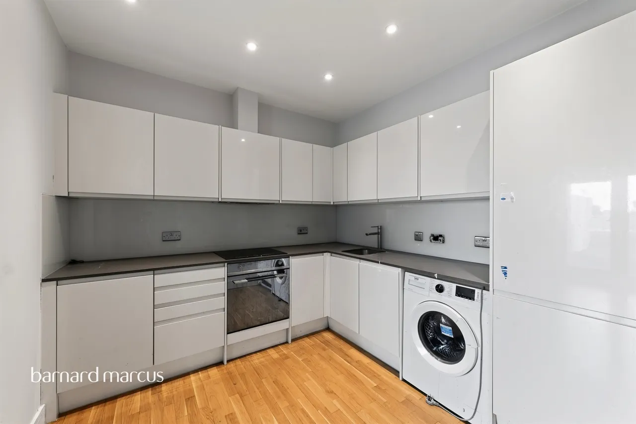 Staines Road West, Sunbury-On-Thames, TW16, photo 2