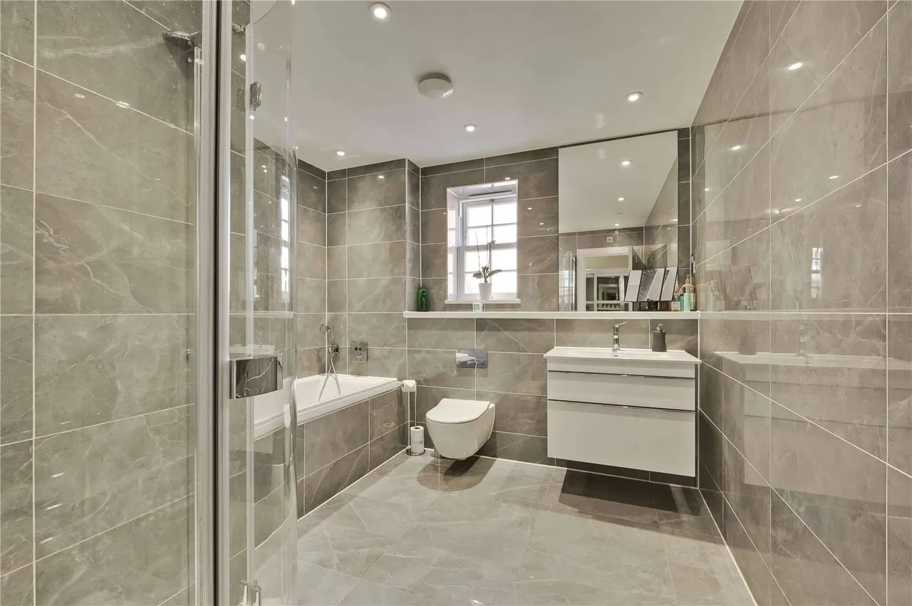 Alexandra Gate, 46A West Street, Reigate, Surrey, RH2 9DB, photo 6