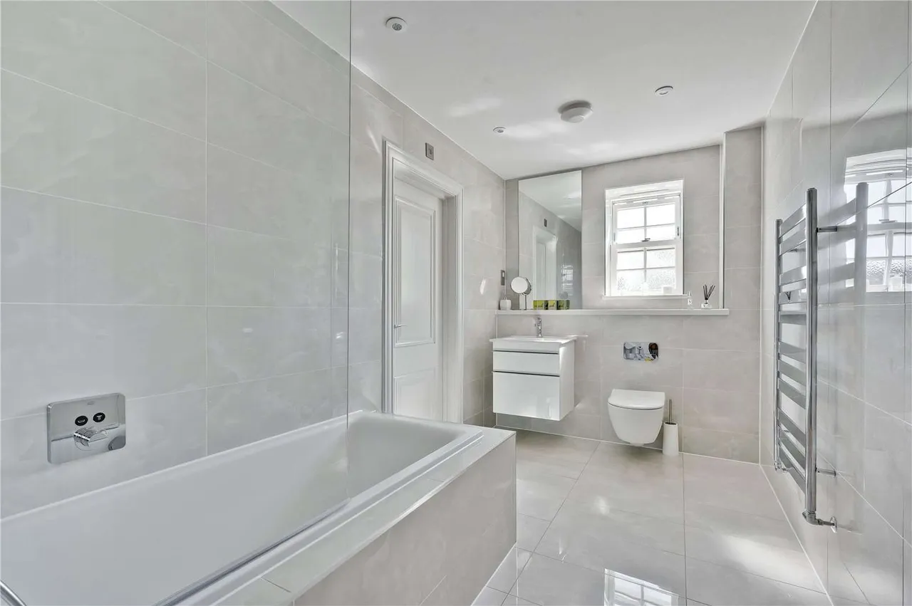 Alexandra Gate, 46A West Street, Reigate, Surrey, RH2 9DB, photo 12