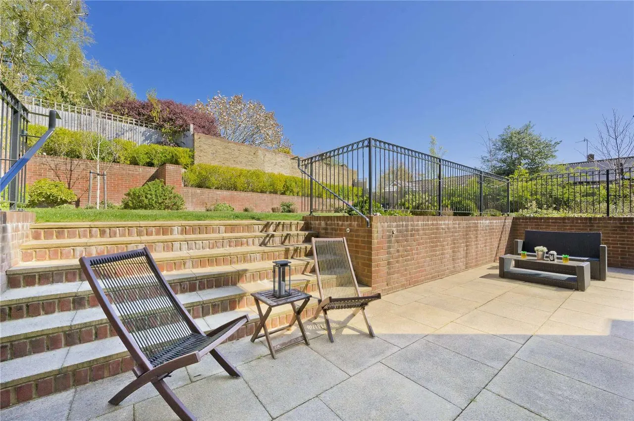 Alexandra Gate, 46A West Street, Reigate, Surrey, RH2 9DB, photo 11