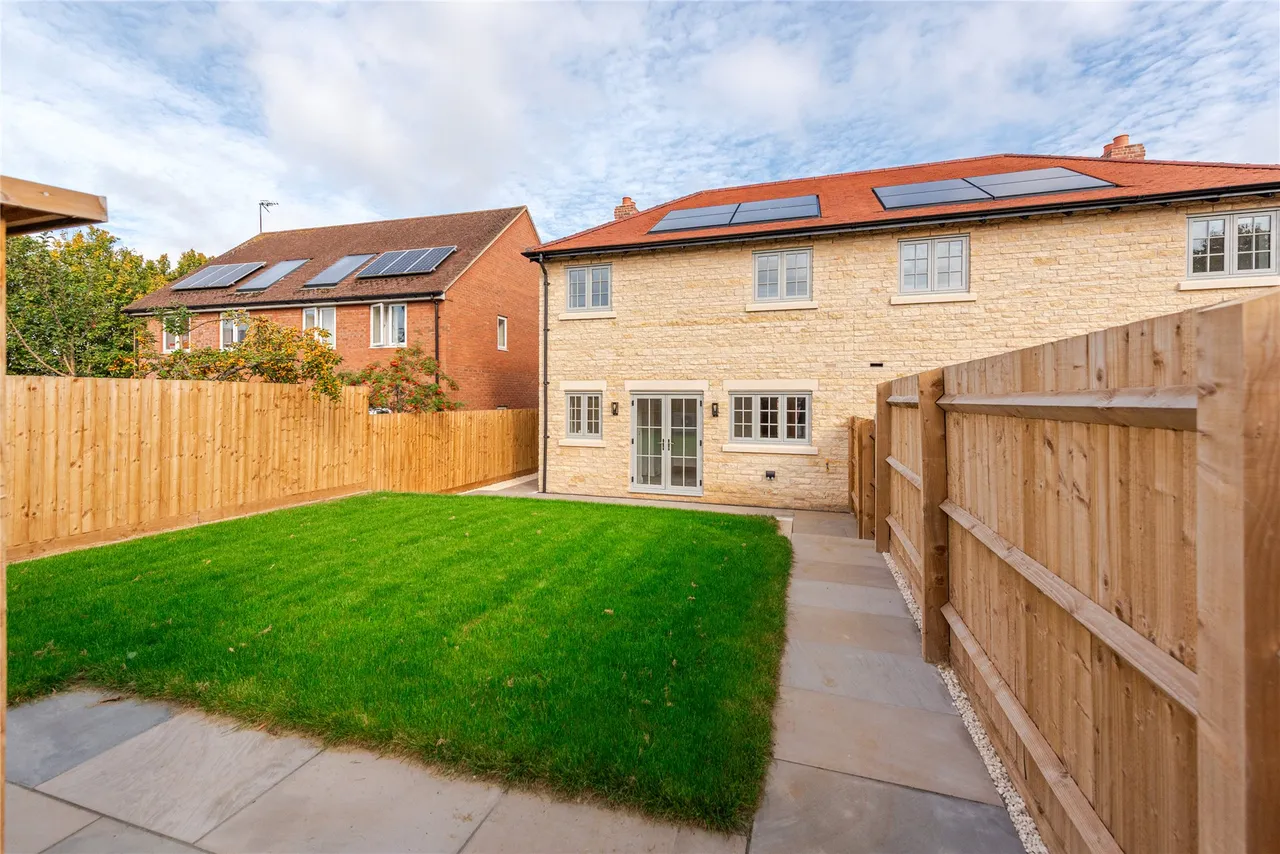 Hedgerow Gardens, Thornborough, MK18, photo 17
