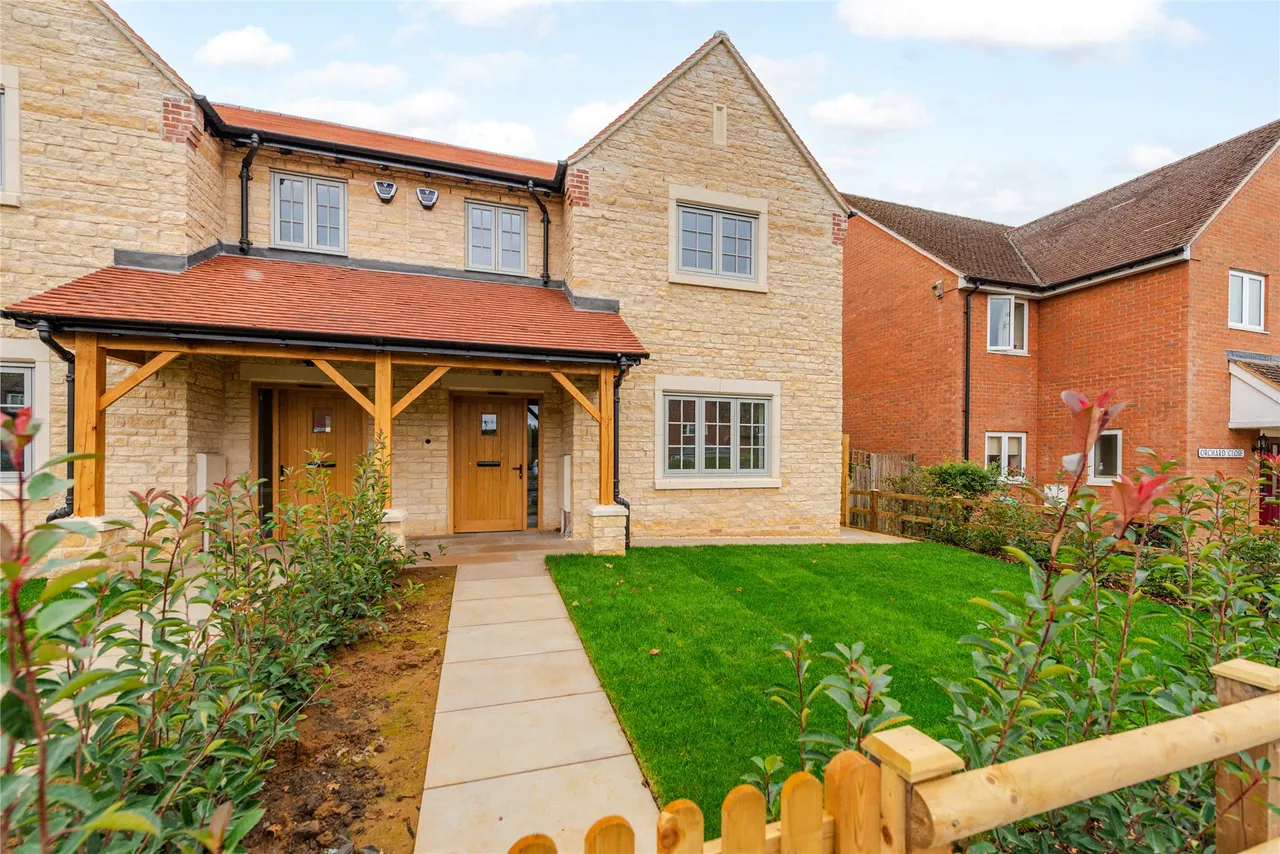 Hedgerow Gardens, Thornborough, MK18, photo 22