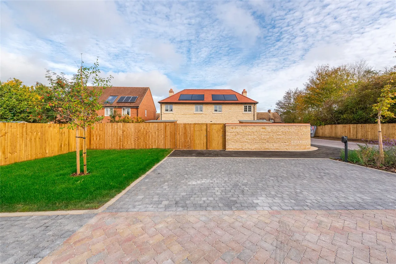 Hedgerow Gardens, Thornborough, MK18, photo 24