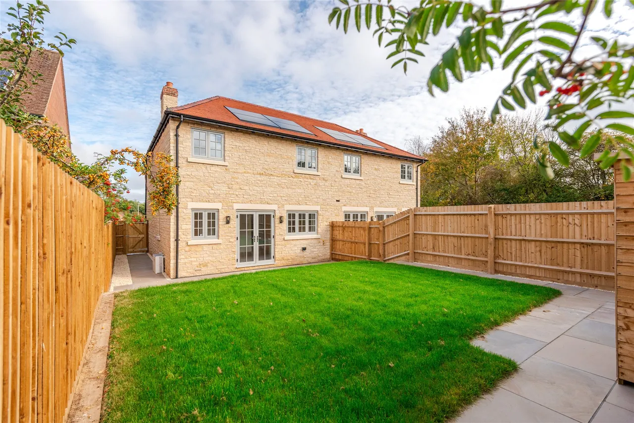 Hedgerow Gardens, Thornborough, MK18, photo 3