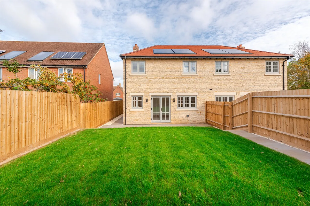 Hedgerow Gardens, Thornborough, MK18, photo 18