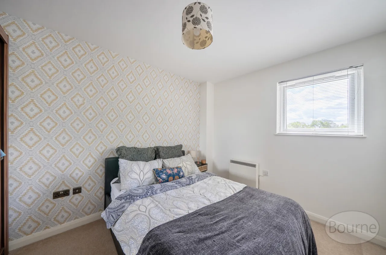 New Zealand Avenue, Walton-On-Thames, KT12, photo 11