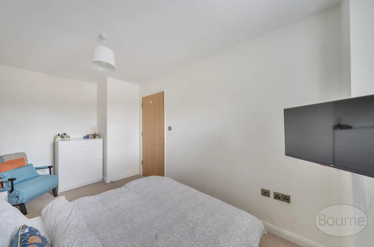 New Zealand Avenue, Walton-On-Thames, KT12, photo 13