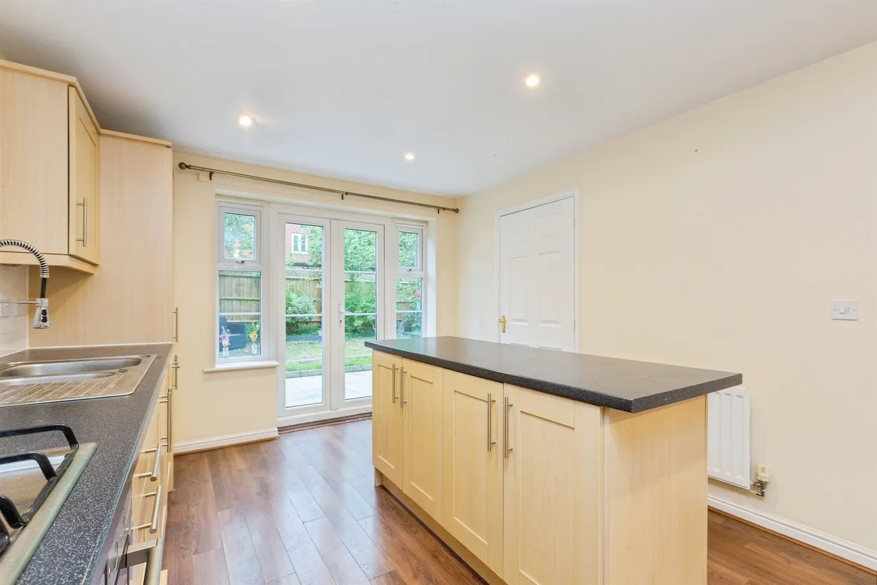 Petronel Road, Aylesbury, photo 4