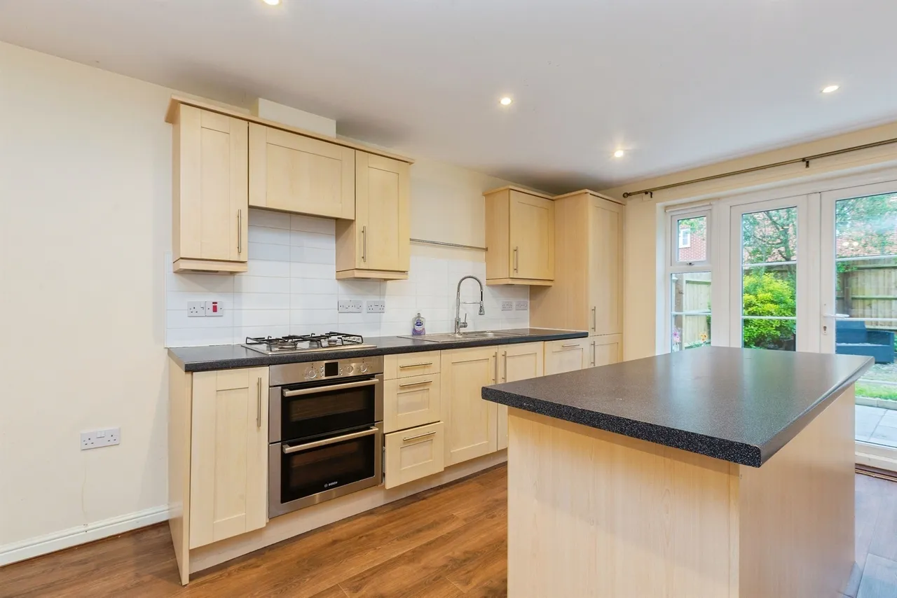 Petronel Road, Aylesbury, photo 5