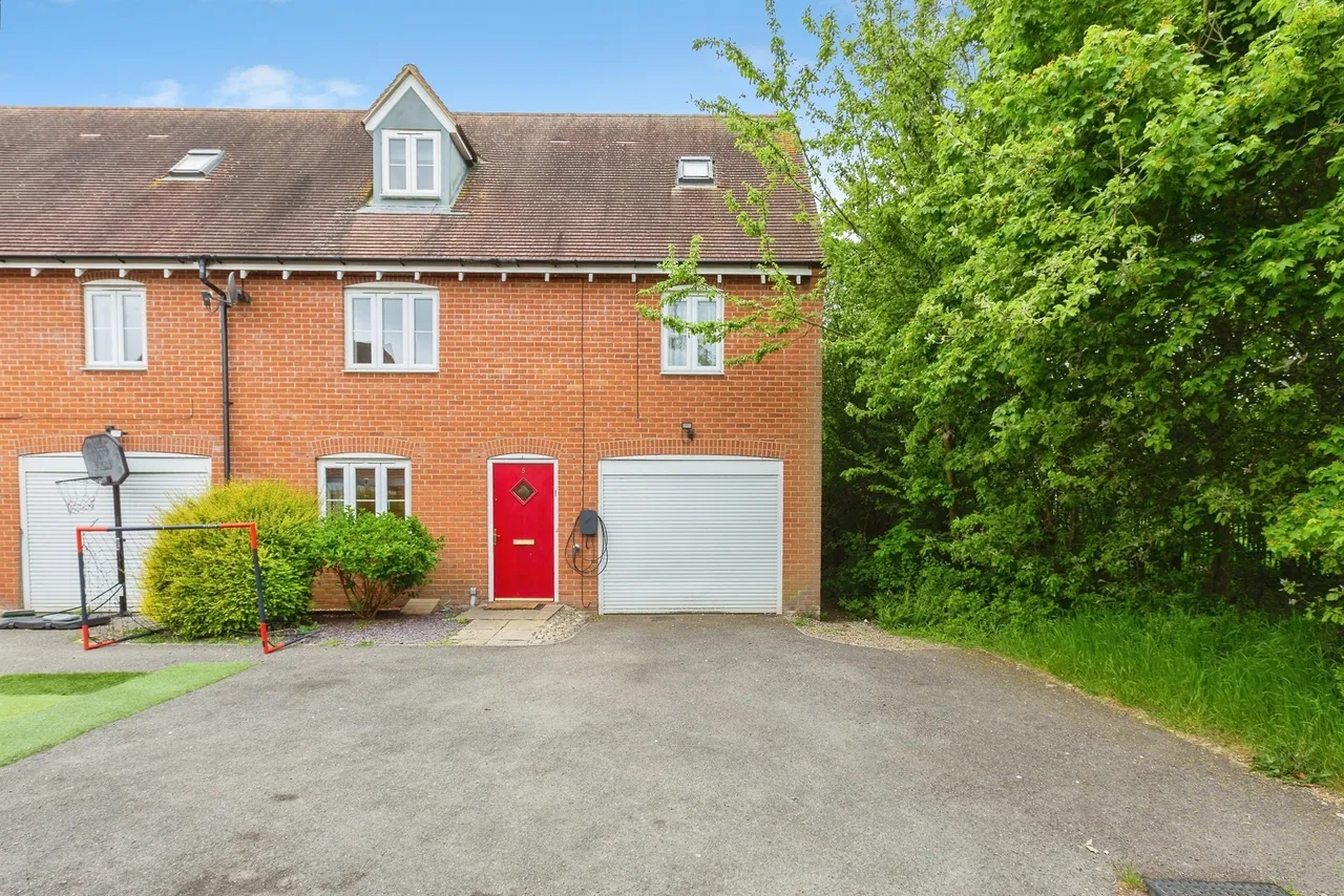 3 bed house for sale — Petronel Road, Aylesbury