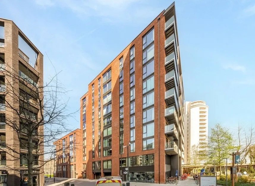 3 bed flat to rent — Starboard Way, Royal Wharf, E16