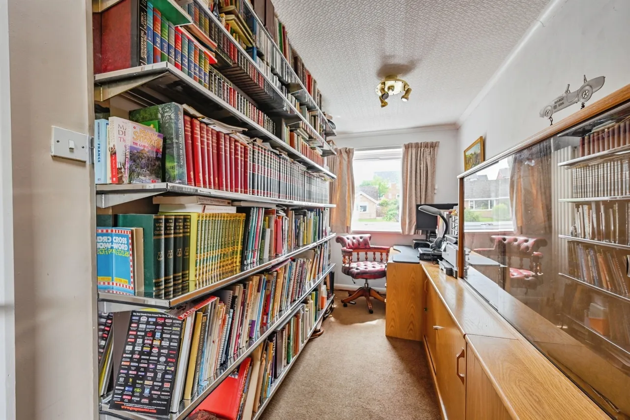 Peak View Drive, Ashbourne, DE6, photo 15