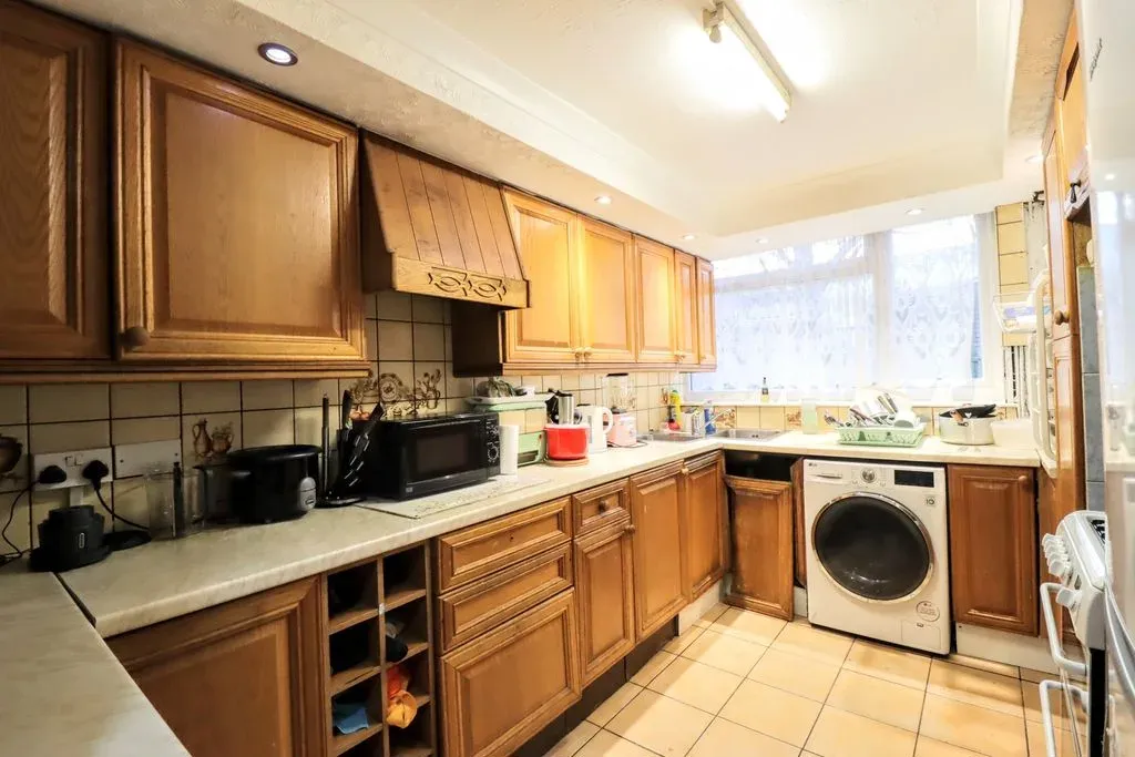Nevis Grove, Bletchley, Milton Keynes, Buckinghamshire, MK2 3NX, photo 3