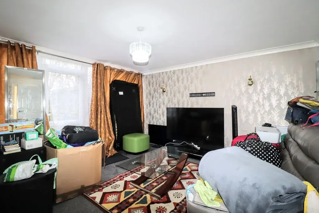 Nevis Grove, Bletchley, Milton Keynes, Buckinghamshire, MK2 3NX, photo 2