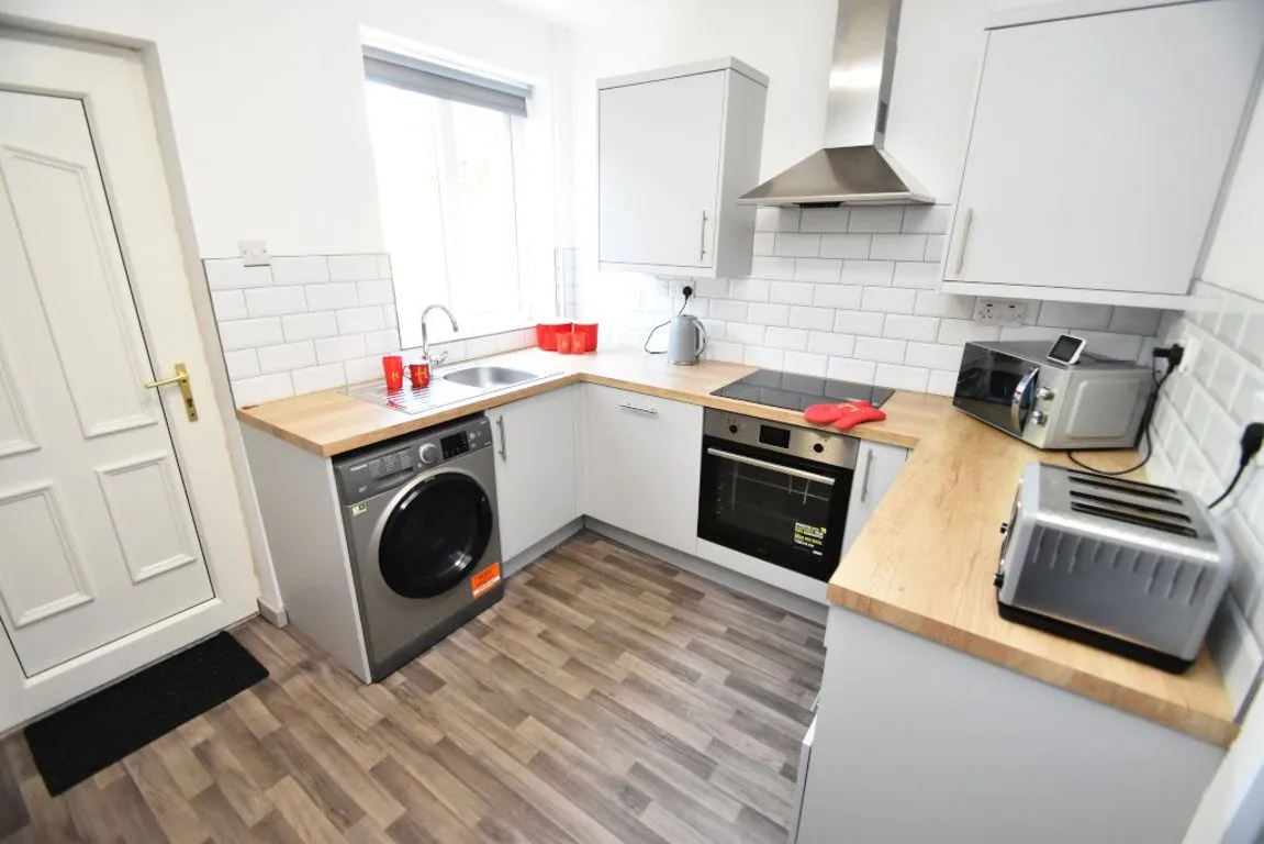 Bradford Crescent, DH1, photo 8