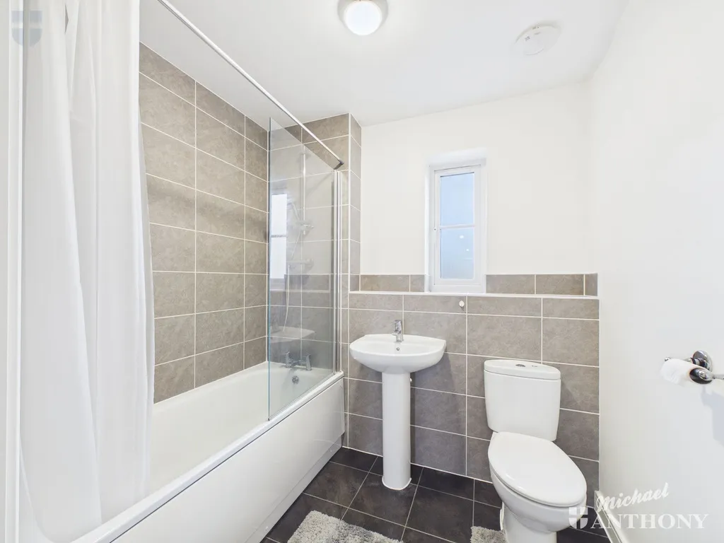 Cardinal Drive, Aylesbury, HP18 0XD, photo 5