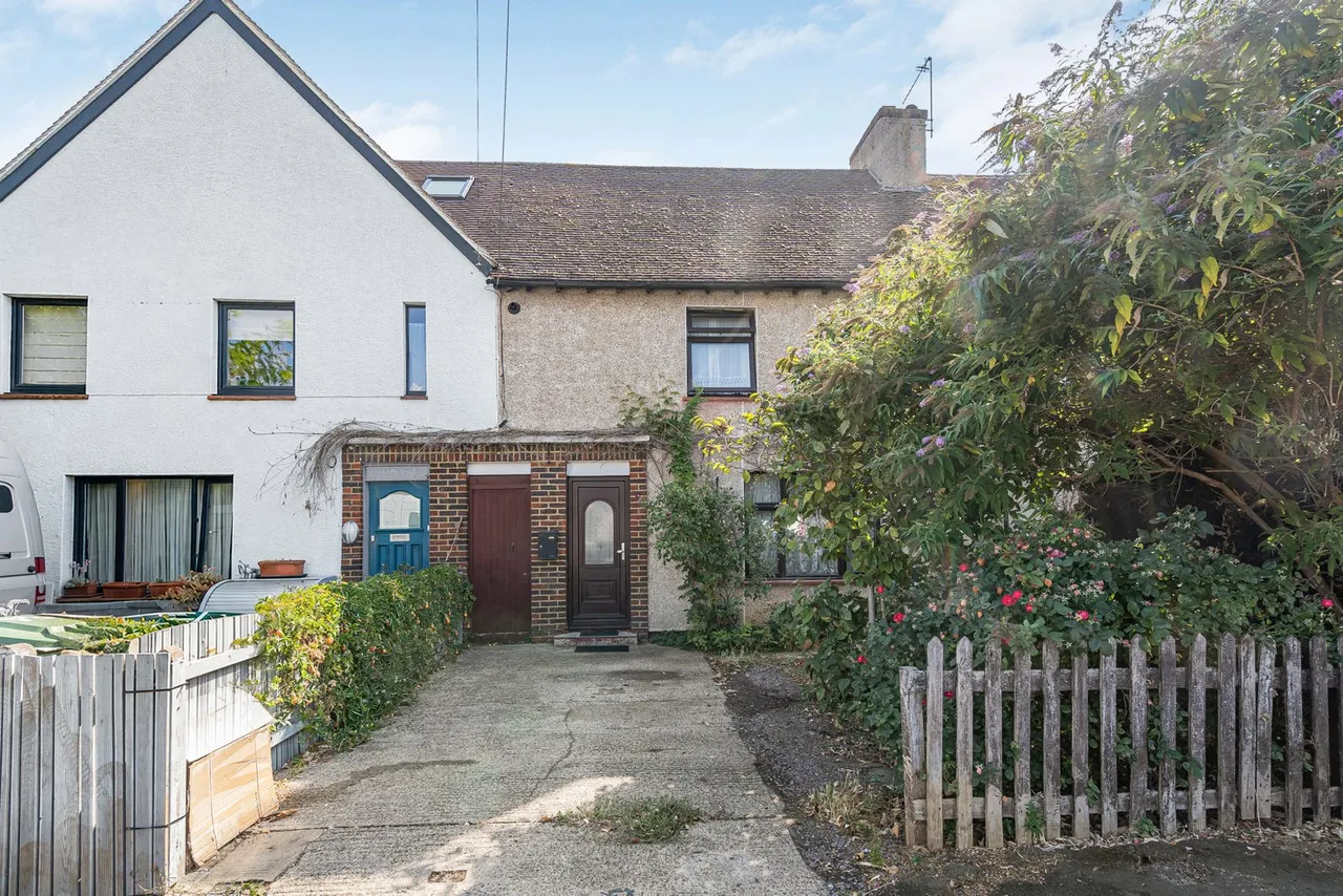 4 bed house for sale, Green Lane, Sunbury-on-Thames, TW16