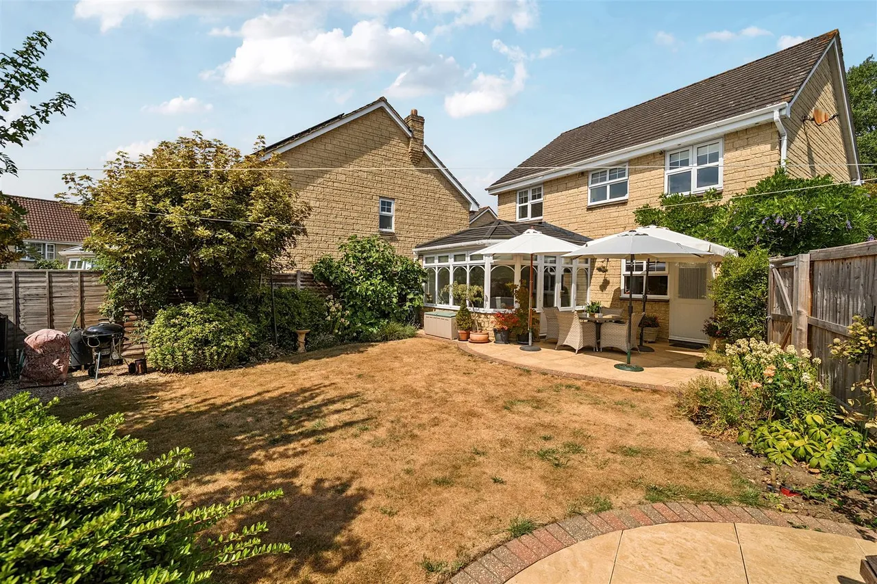 Robins Close, Chippenham, SN14, photo 10