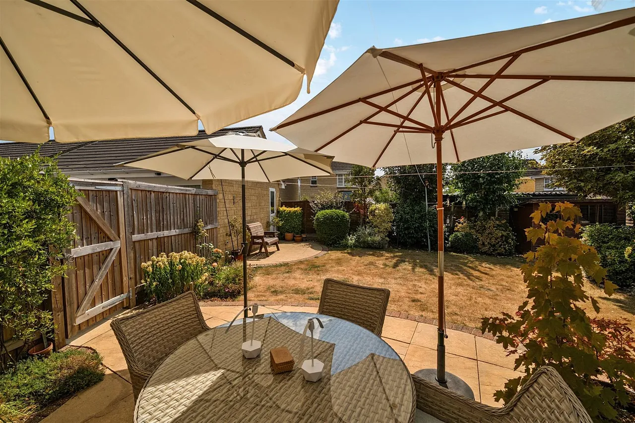Robins Close, Chippenham, SN14, photo 11