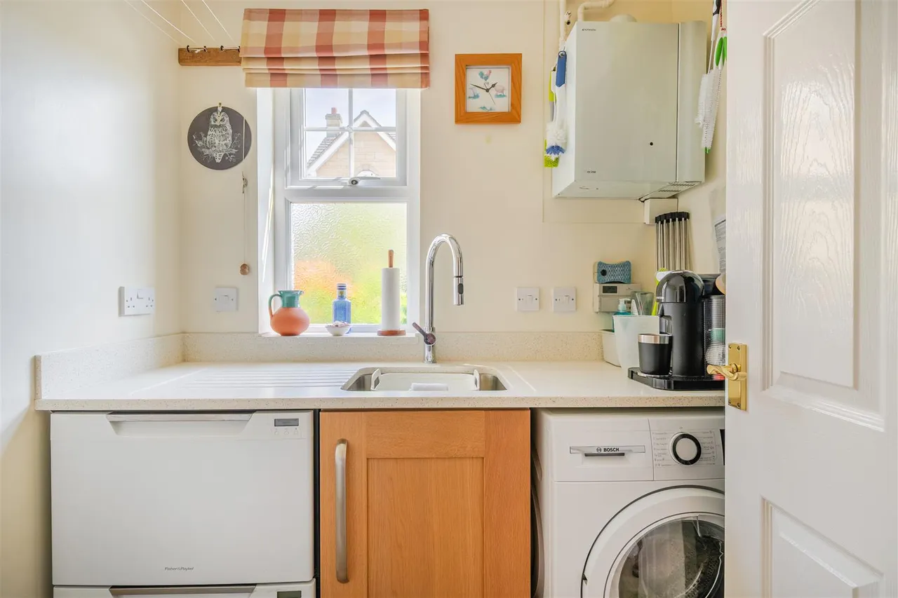 Robins Close, Chippenham, SN14, photo 7