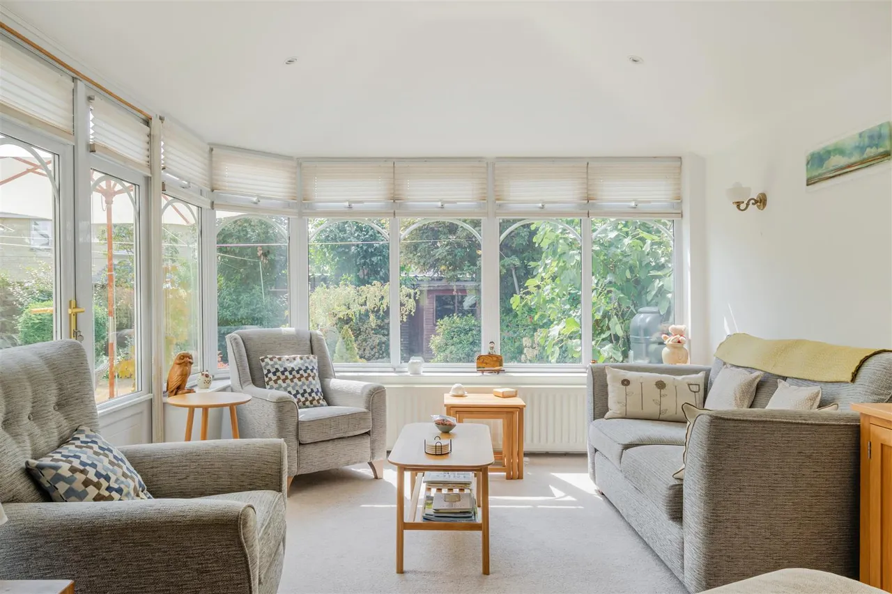 Robins Close, Chippenham, SN14, photo 5