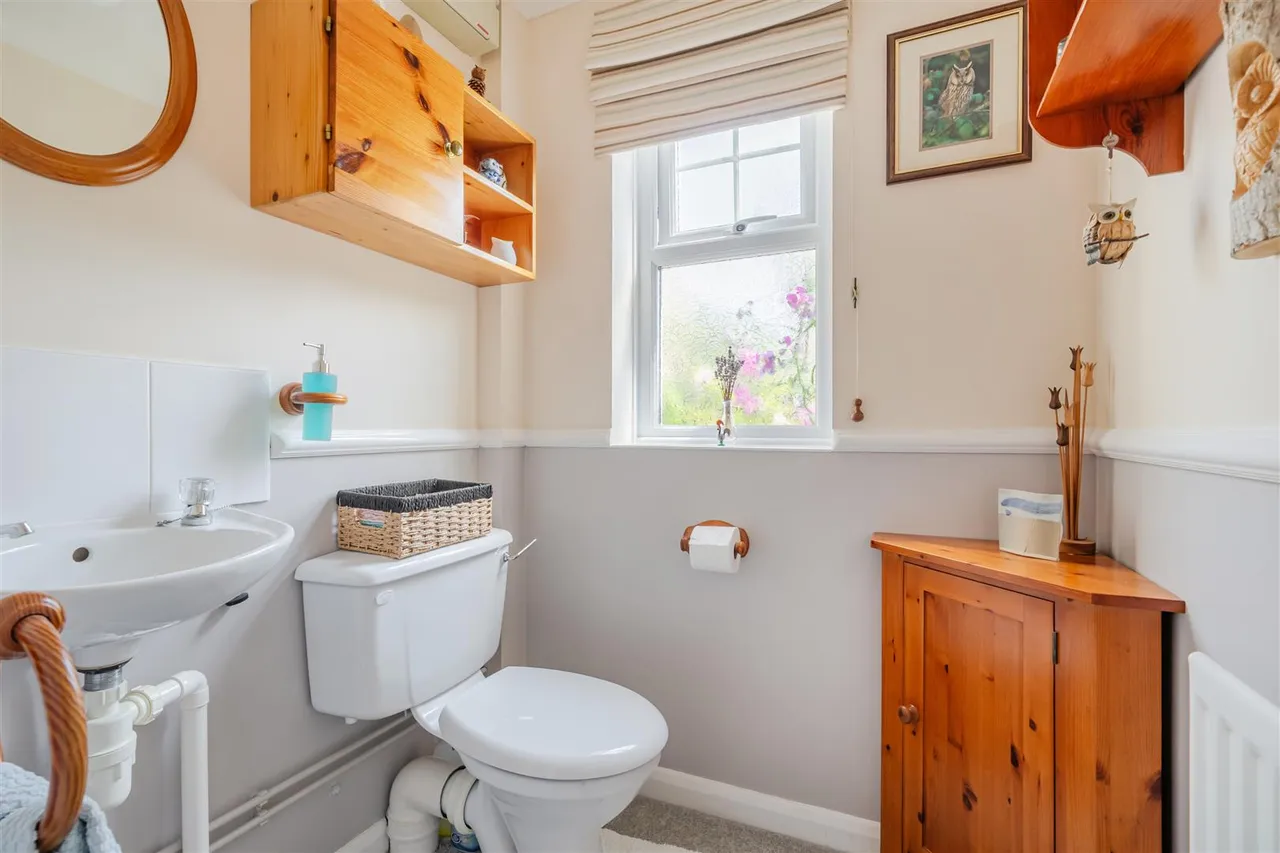 Robins Close, Chippenham, SN14, photo 8