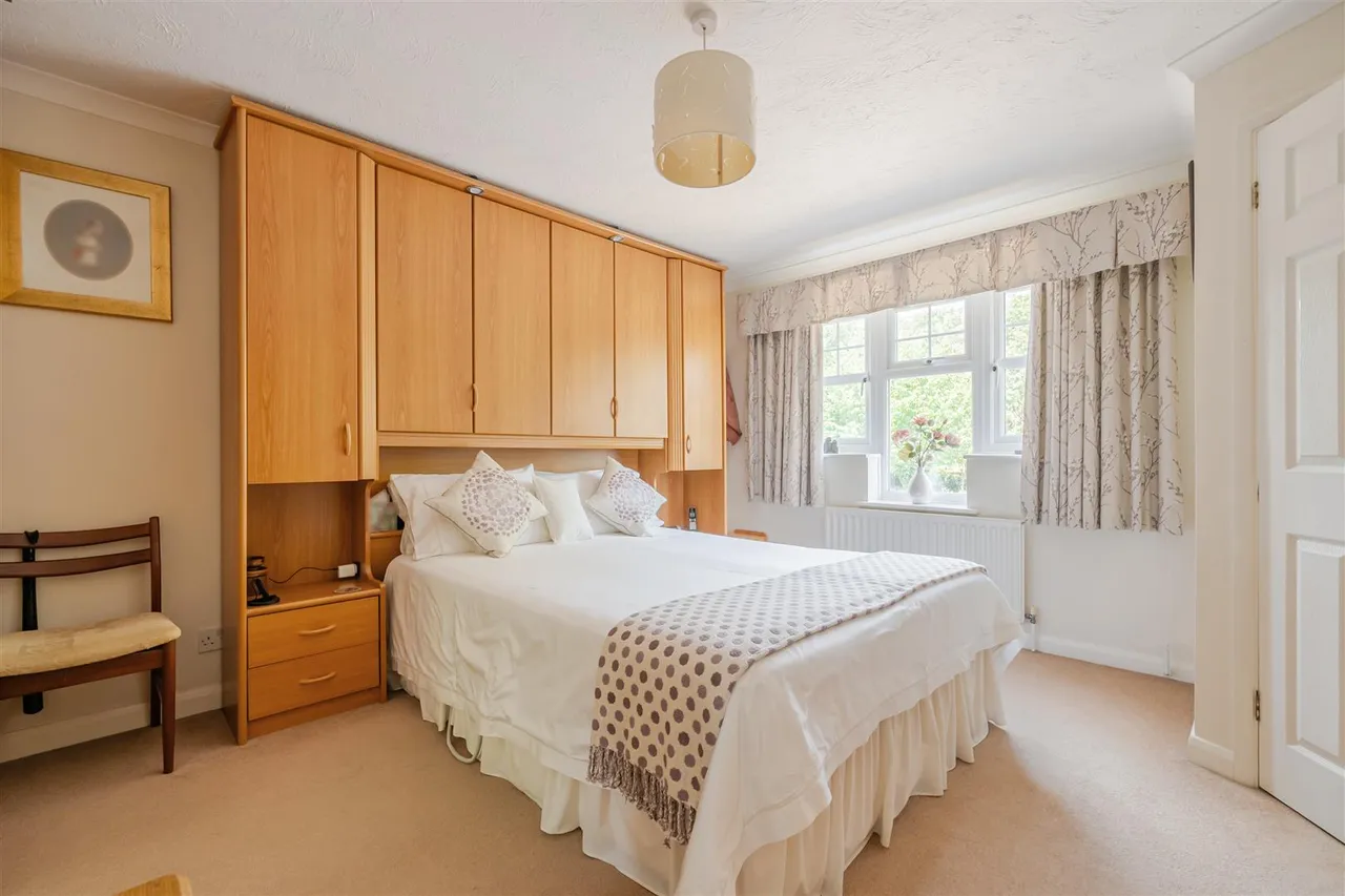 Robins Close, Chippenham, SN14, photo 12