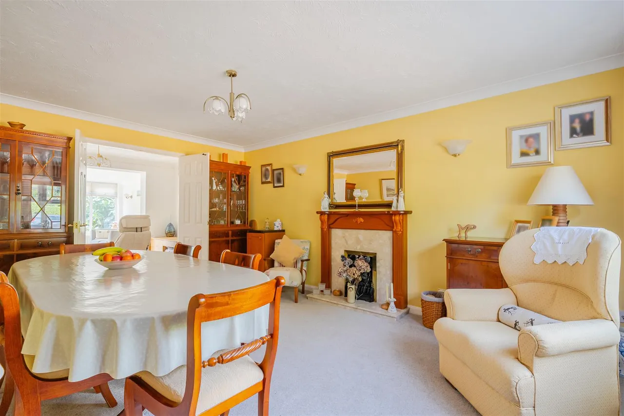 Robins Close, Chippenham, SN14, photo 6
