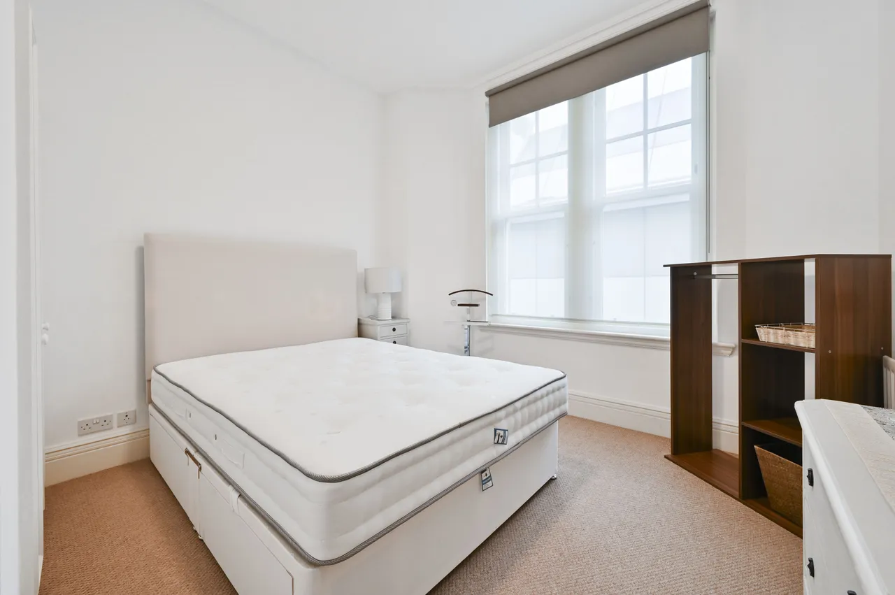 7 Crusader House, 14 Pall Mall, London, photo 2