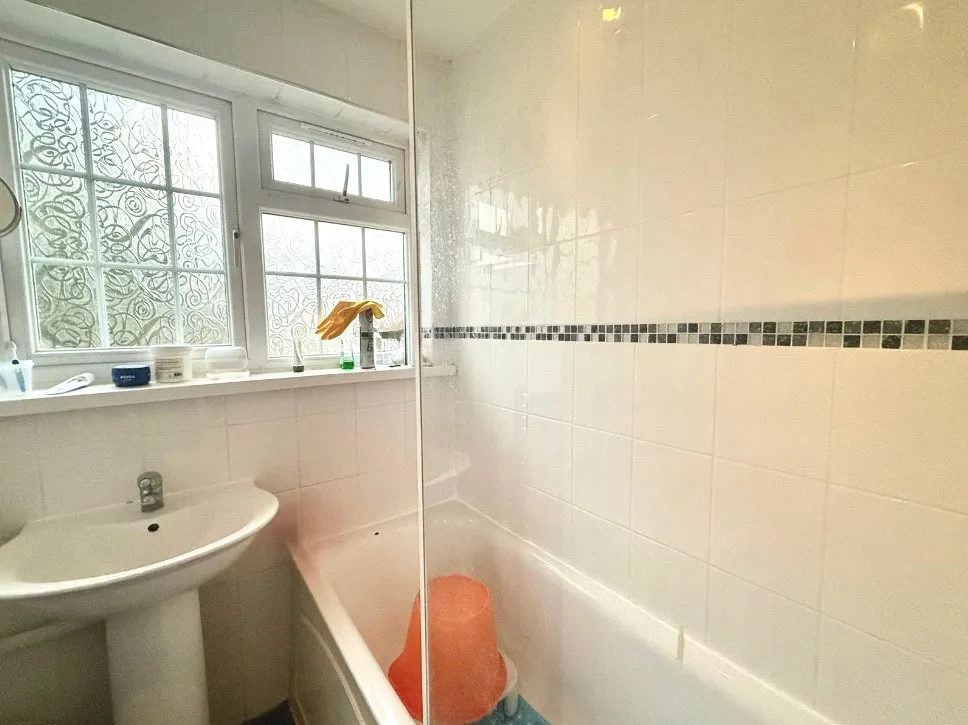 Barnes Road, Frimley, Surrey, GU16 8BZ, photo 6