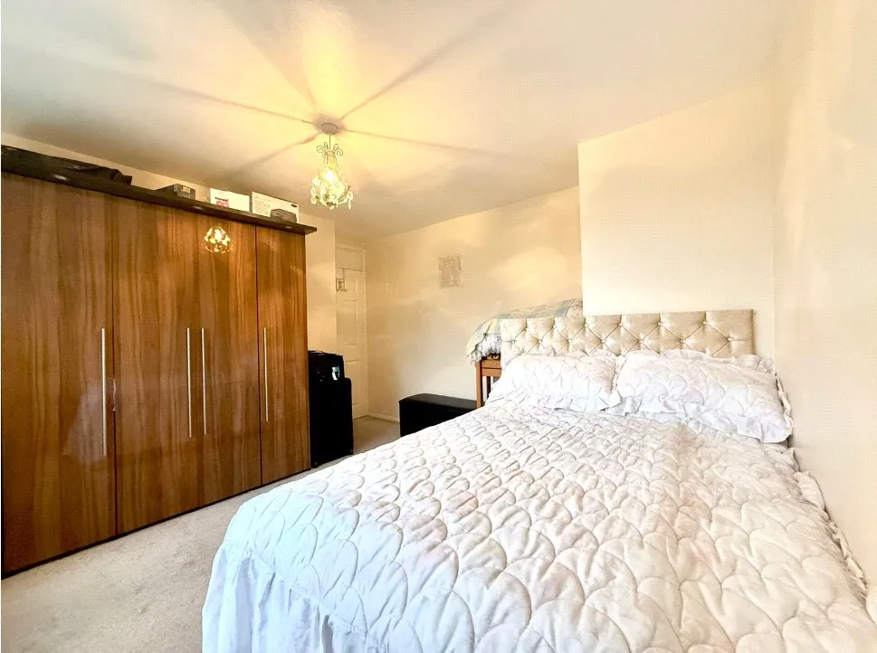 Barnes Road, Frimley, Surrey, GU16 8BZ, photo 10