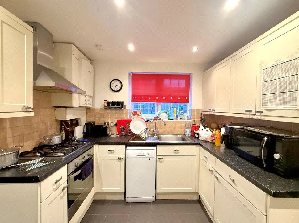 Barnes Road, Frimley, Surrey, GU16 8BZ, photo 4