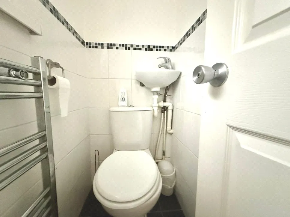 Barnes Road, Frimley, Surrey, GU16 8BZ, photo 5
