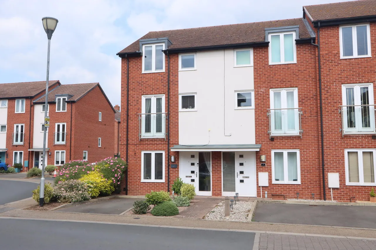 3 bed house for sale — Larch Way, Stourport-on-Severn