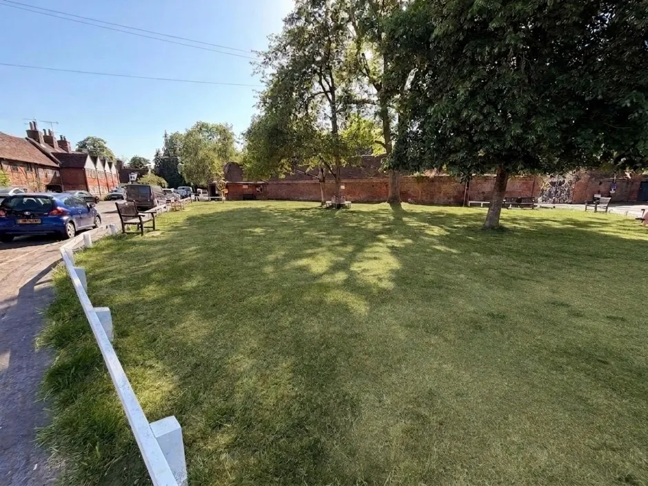 North Orbital Road, Denham, UB9, photo 9
