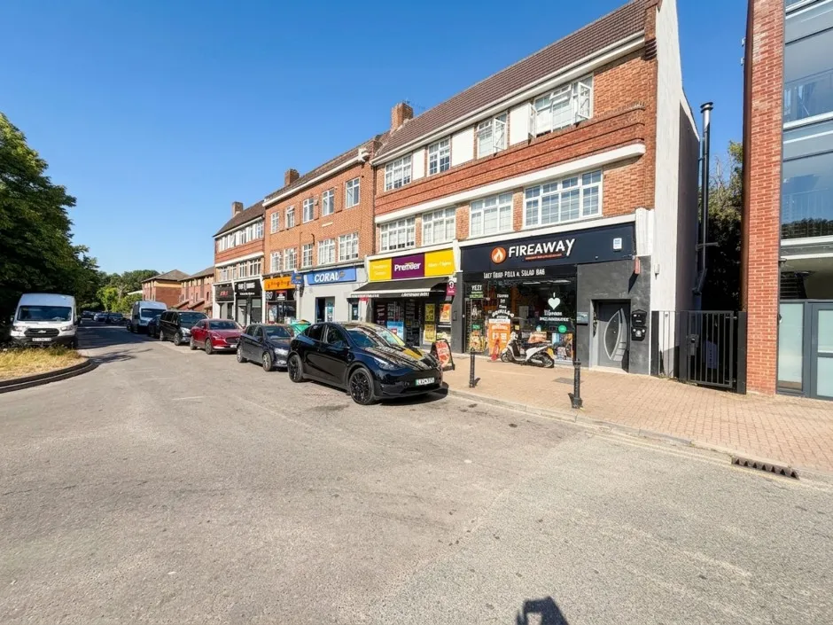 2 bed flat to rent, North Orbital Road, Denham, UB9