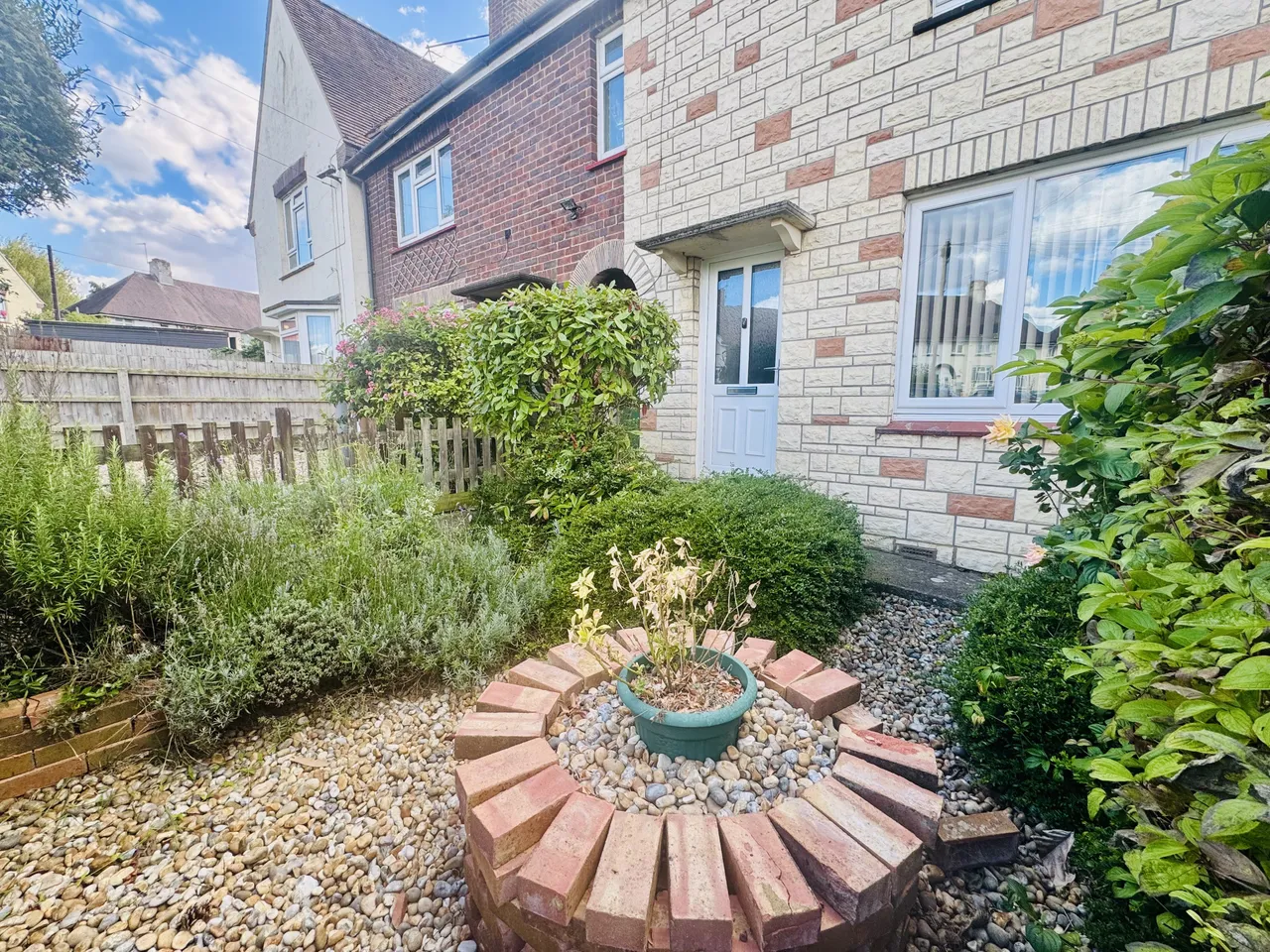 2 bed house to rent, Priory Road, Wellingborough, NN8