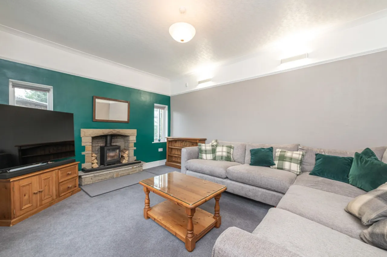 West Close, Fartown, photo 3