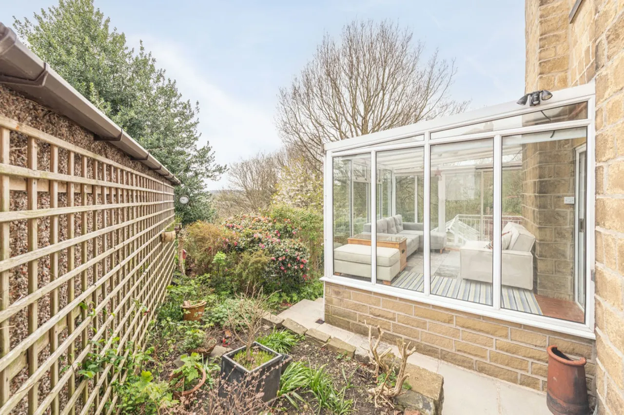 West Close, Fartown, photo 9