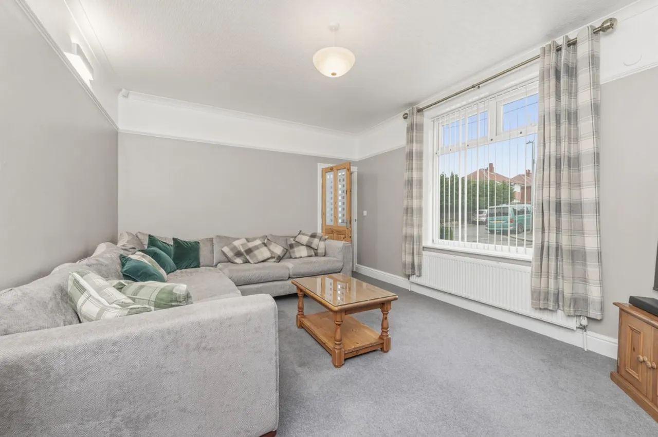West Close, Fartown, photo 4