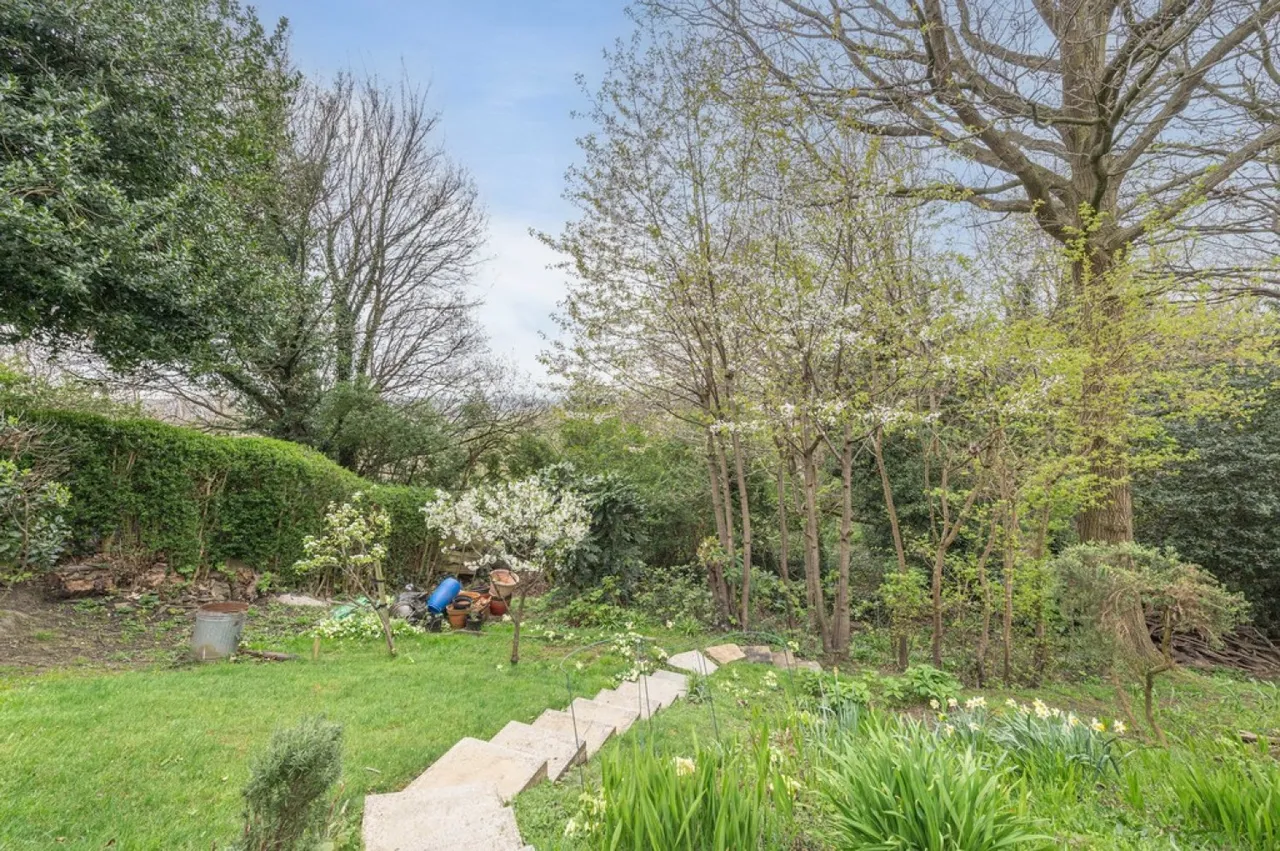 West Close, Fartown, photo 10